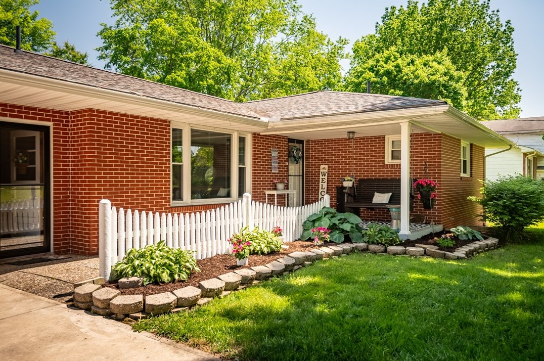 49 Sunset Blvd, Hermitage, PA 16148-3569