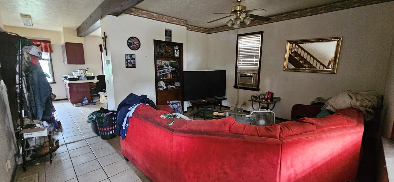 18 Chartes St, New Castle, PA 16102-1503