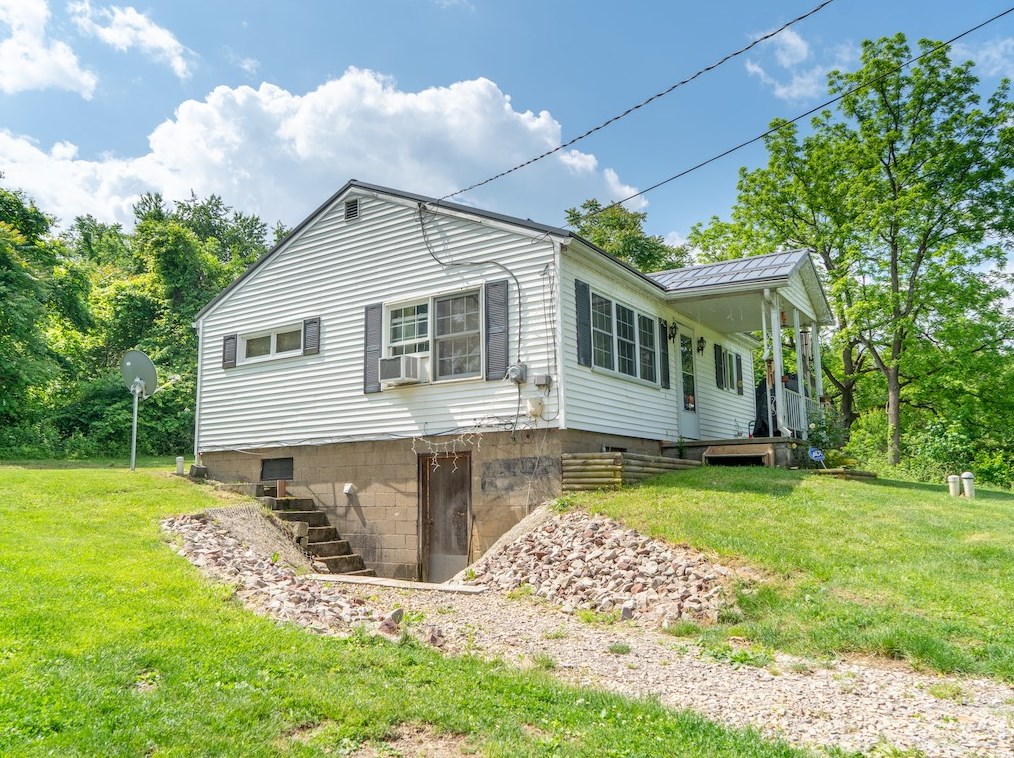 202 Rosy Hill Rd, Lemont Frnce, PA 15456