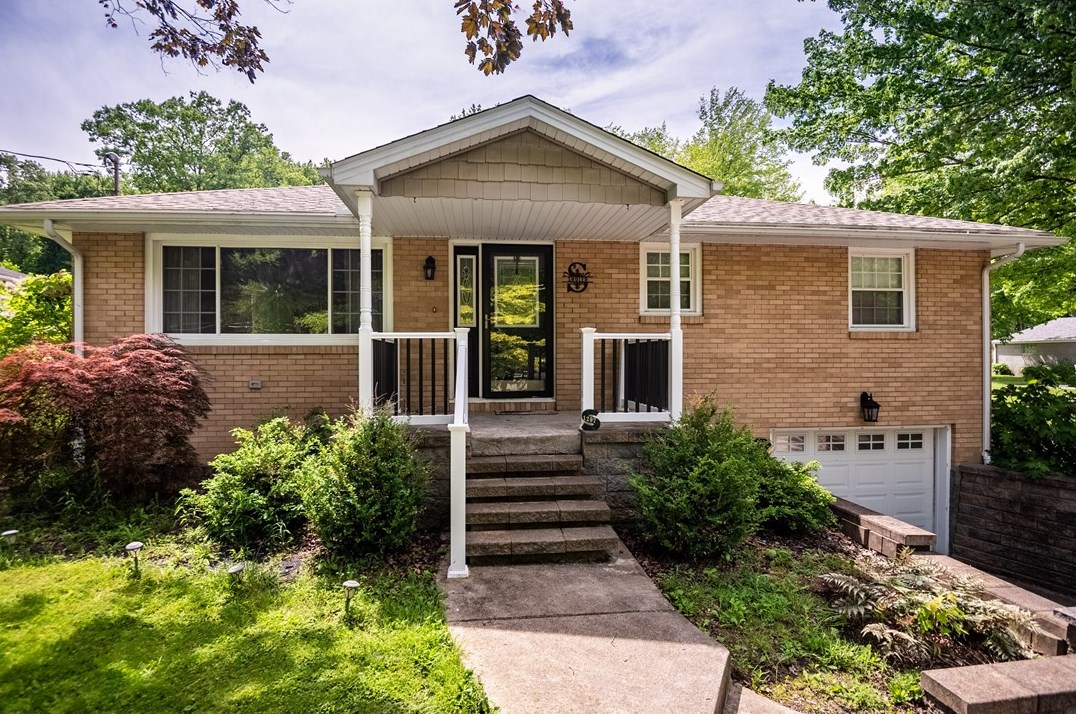 1297 Hofius Ln, Hermitage, PA 16148-2931