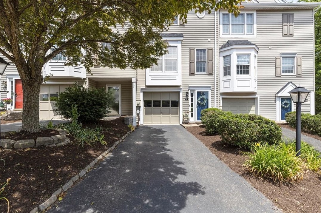 144 Westbrooke Ln, Moon Twp, PA 15108-9139