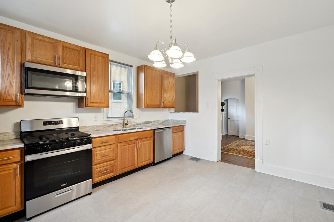 816 Chartiers Ave, Pittsburgh PA  15204-2261 exterior