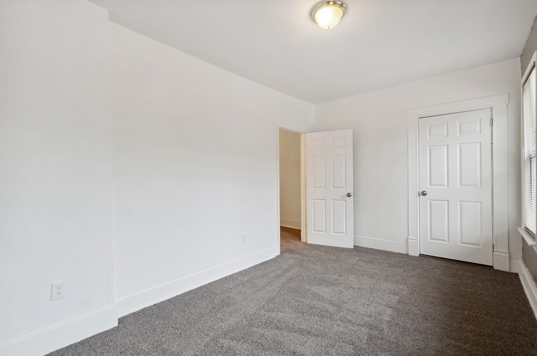 816 Chartiers Ave, Pittsburgh PA  15204-2261 exterior