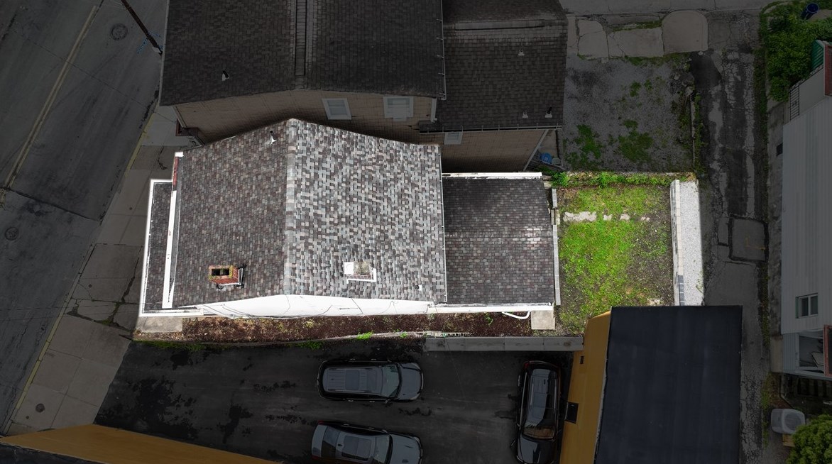 816 Chartiers Ave, Pittsburgh PA  15220-5631 exterior