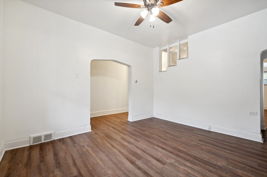 816 Chartiers Ave, Pittsburgh PA  15204-2261 exterior