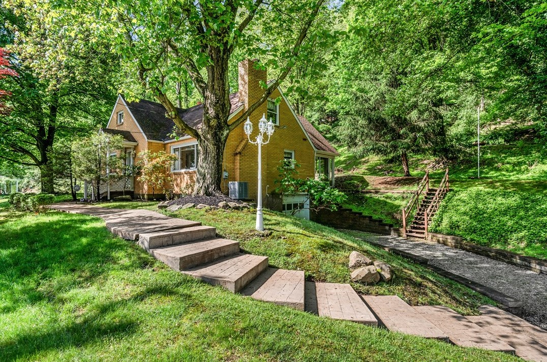 683 Thompson Run Rd, Pittsburgh, PA 15237-3973