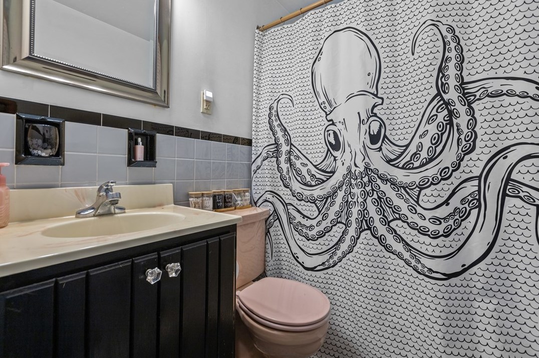 1232 Frd St, Pittsburgh PA 15122-4106 exterior