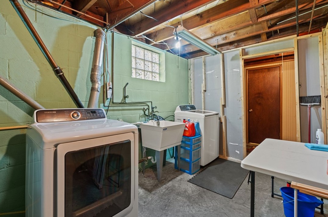 1232 Frd St, Pittsburgh PA 15122-4106 exterior