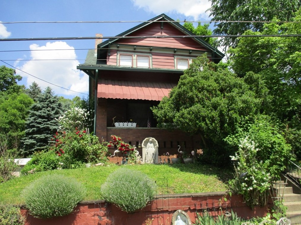 133 Mound St, Ambridge, PA 15003-1252