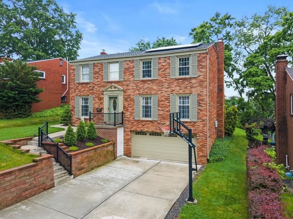 913 Parkview Dr, Pittsburgh, PA 15243-1115