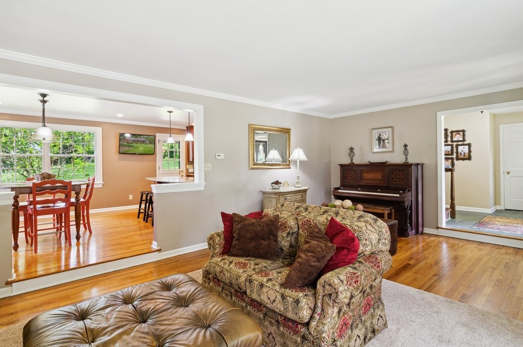 1390 Redfern Dr, Pittsburgh PA 15241-2935 exterior