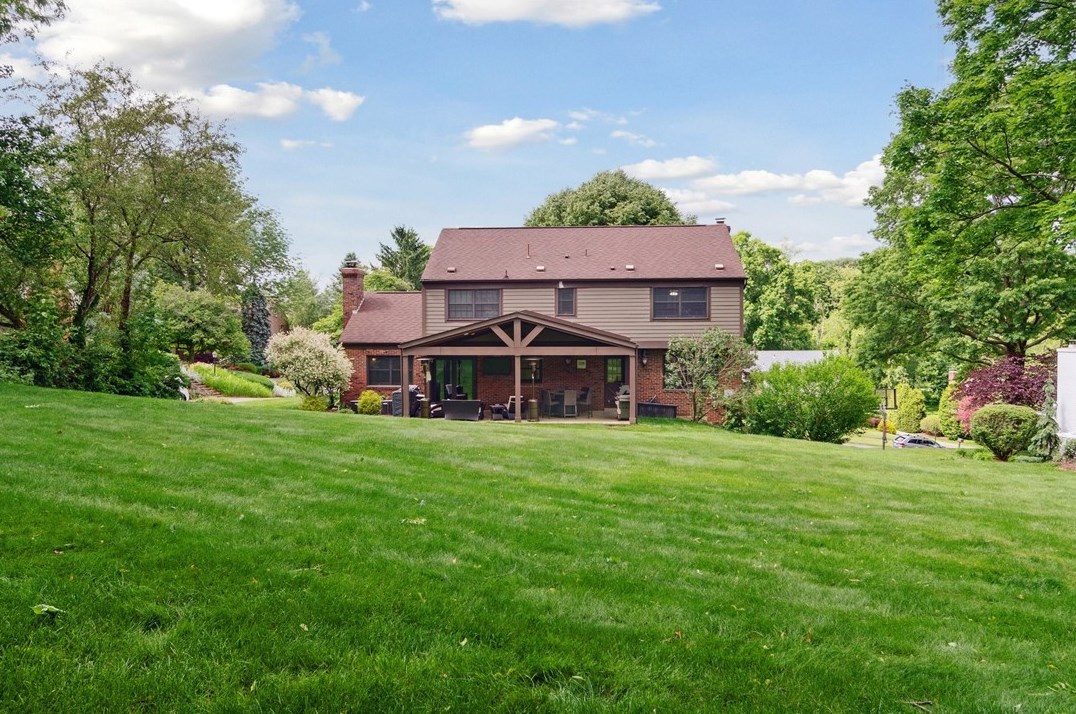 1390 Redfern Dr, Pittsburgh PA 15241-2935 exterior