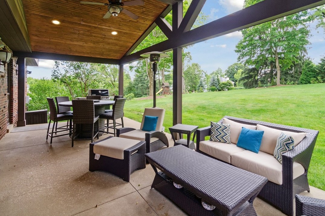 1390 Redfern Dr, Pittsburgh PA 15241-2935 exterior