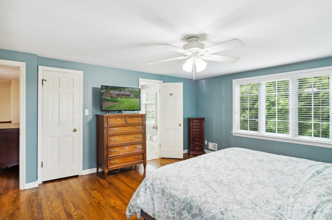 1390 Redfern Dr, Pittsburgh PA 15241-2935 exterior