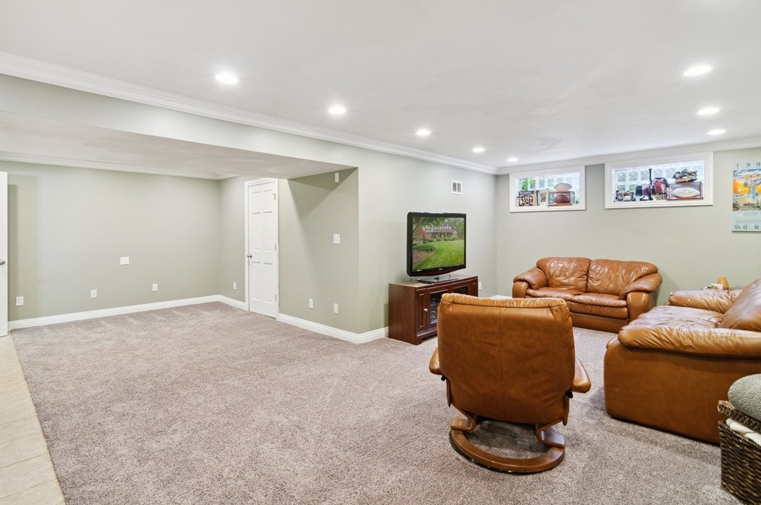 1390 Redfern Dr, Pittsburgh PA 15241-2935 exterior