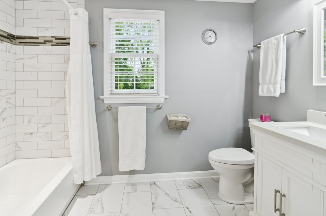 1390 Redfern Dr, Pittsburgh PA 15241-2935 exterior