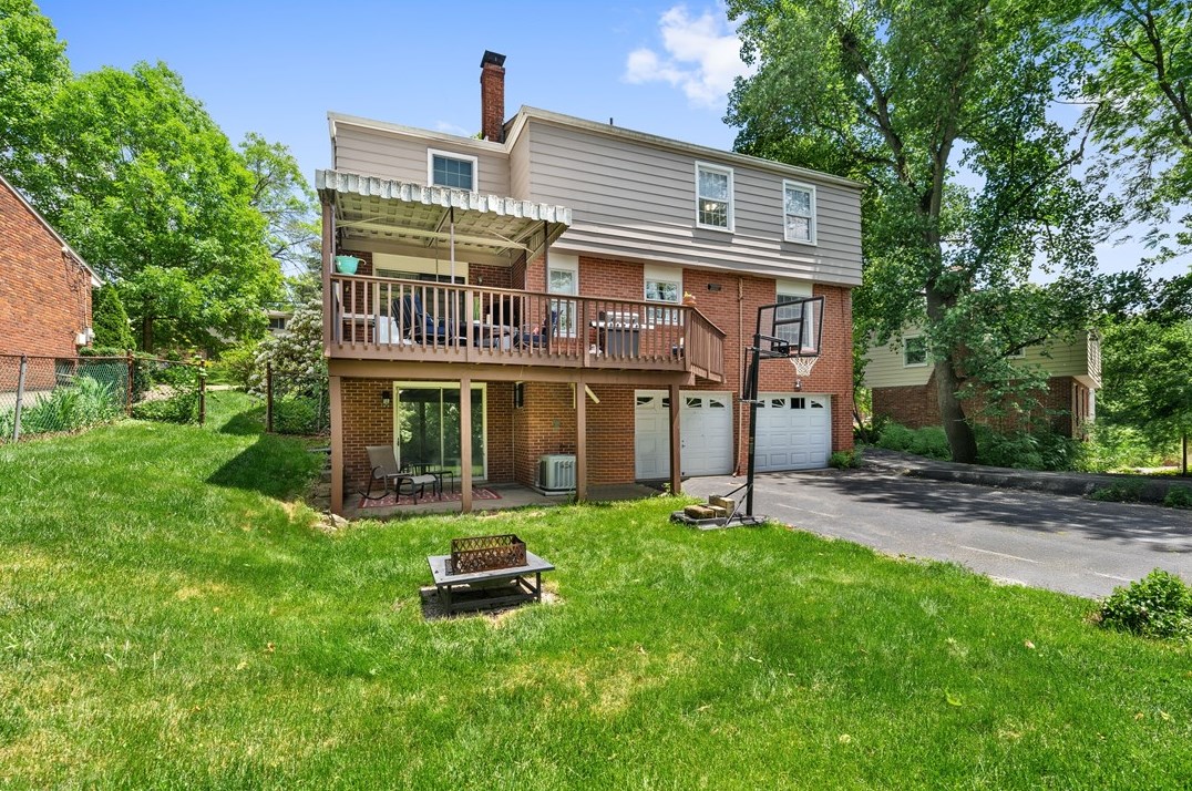 161 Sun Rdg Dr, Pittsburgh PA  15234 exterior