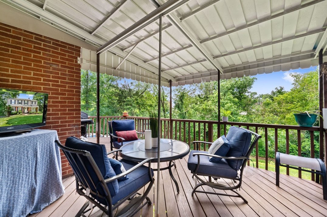 161 Sun Rdg Dr, Pittsburgh PA  15234 exterior