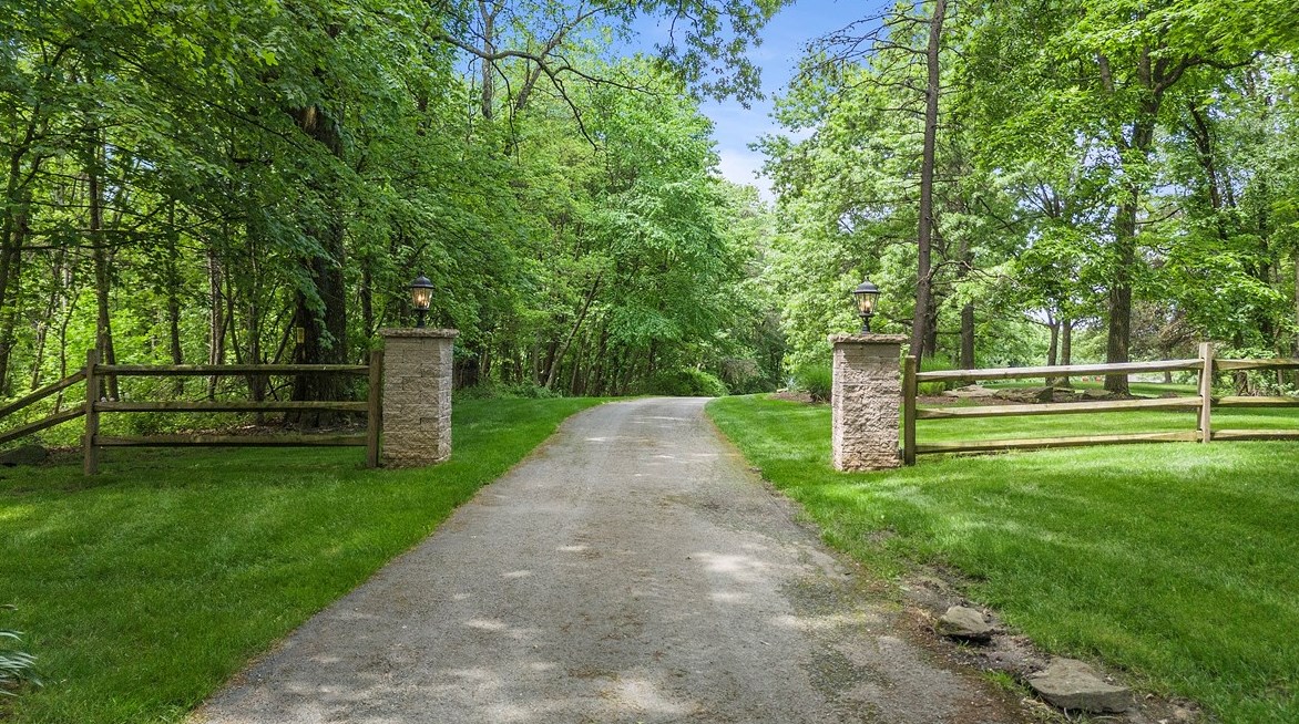 1608 Bradsberry Ln, Sewickley, PA 15143-8755