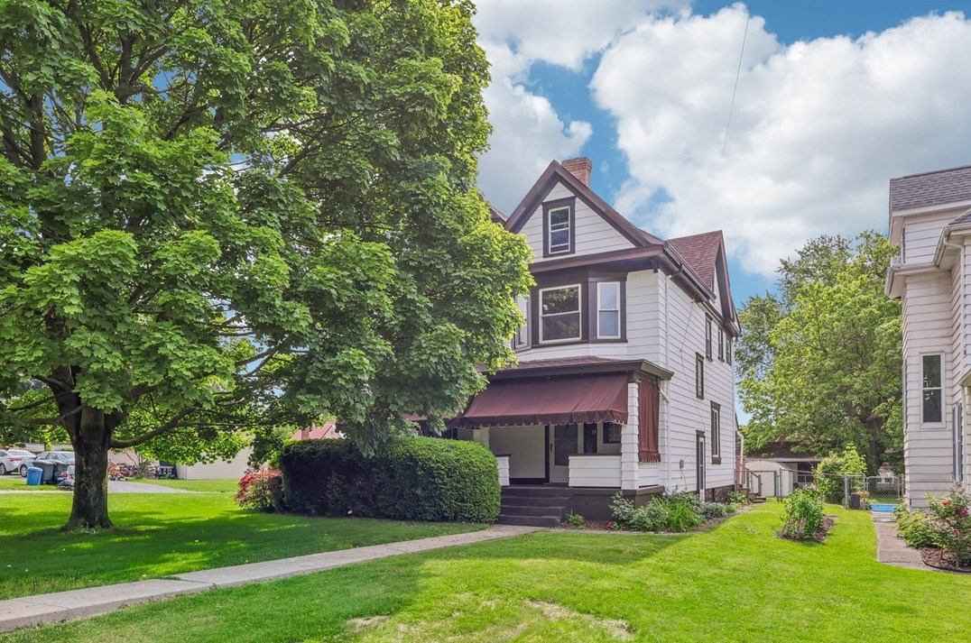 35 Sunnyside Ave, Collier Township, PA 15106-1491
