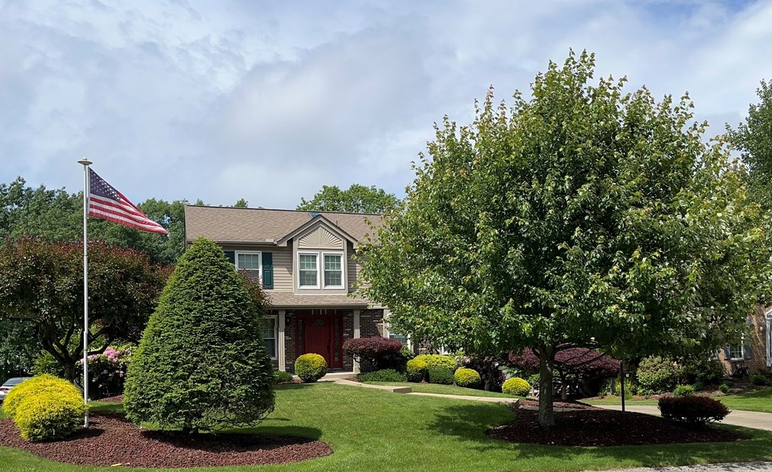 112 Sandstone Ct, Bethel Park, PA 15102