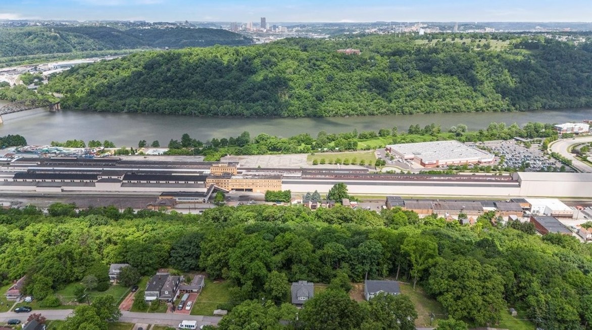 4354 Armorhill Ave, Whitaker PA  15120-1203 exterior