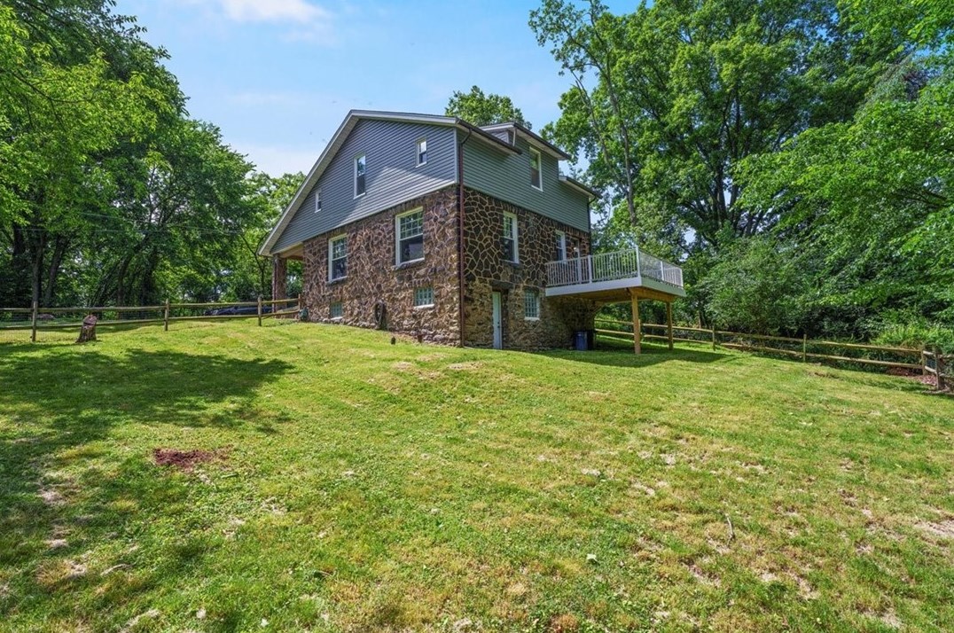 4354 Armorhill Ave, Whitaker PA  15120-1203 exterior