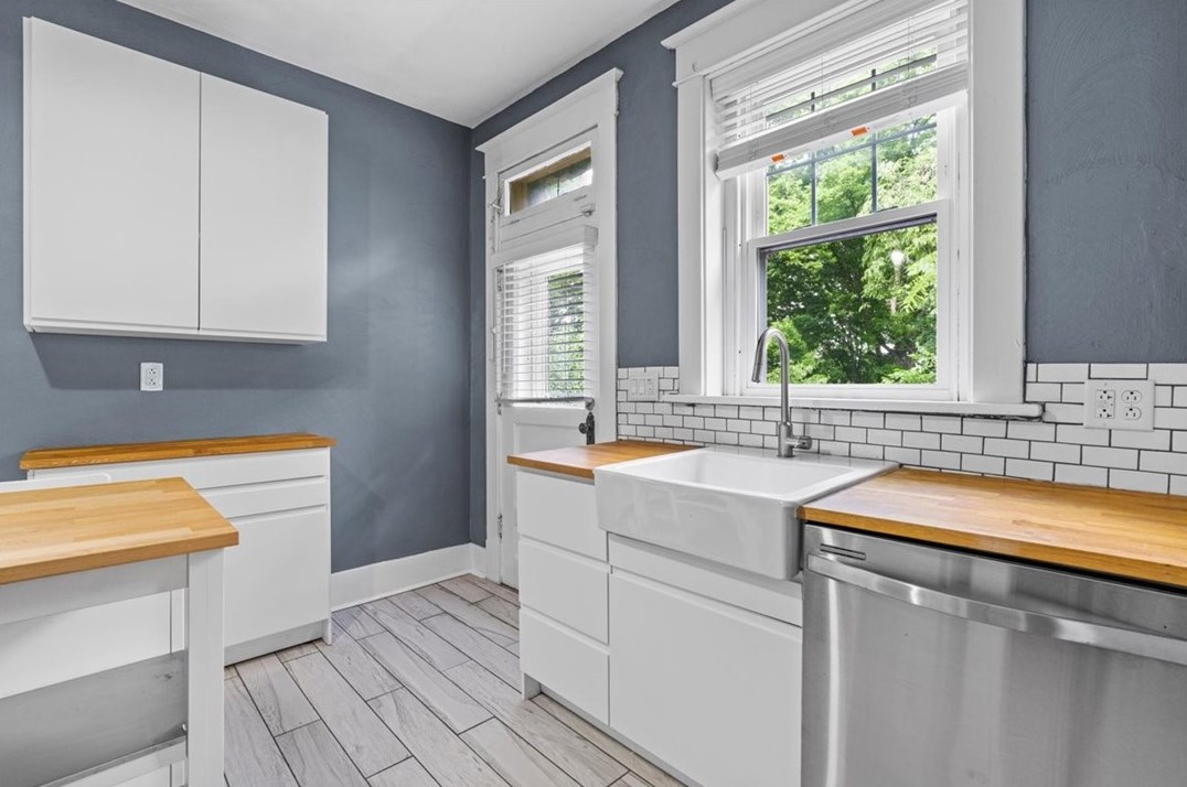 4354 Armorhill Ave, Whitaker PA  15120-1203 exterior