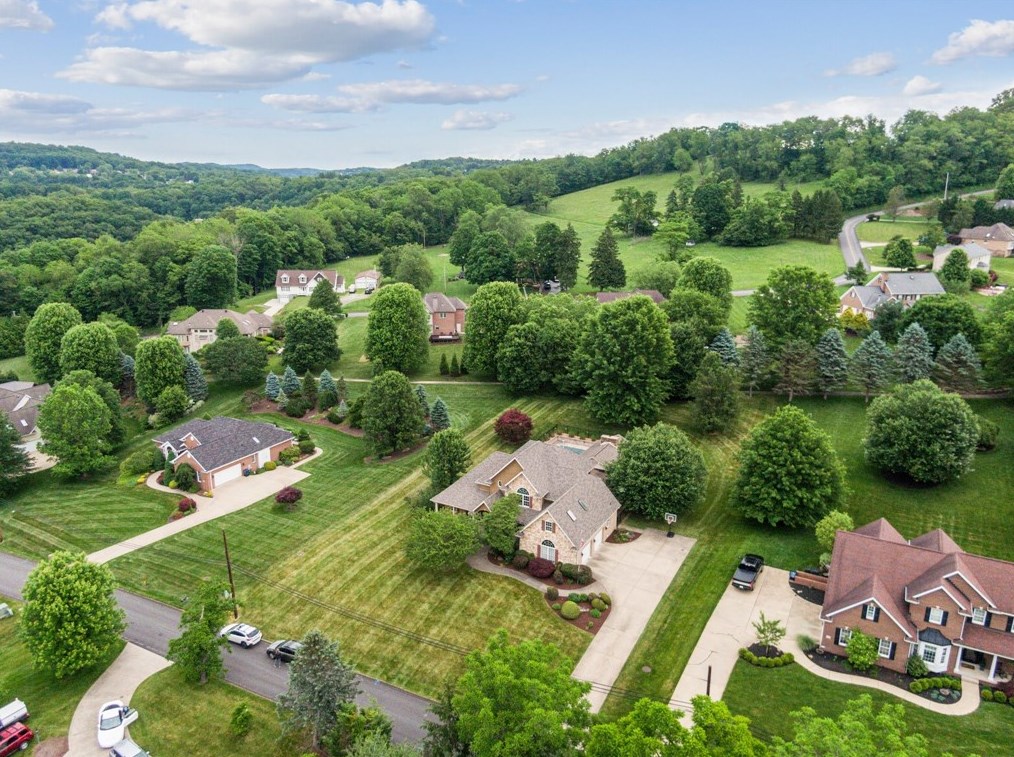 275 Saunders Station Rd, Trafford, PA 15085