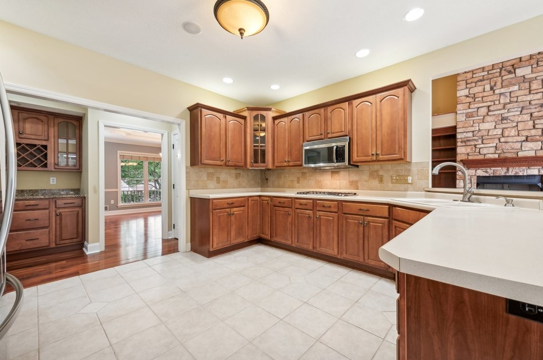 275 Saunders Station Rd, Trafford, PA 15085