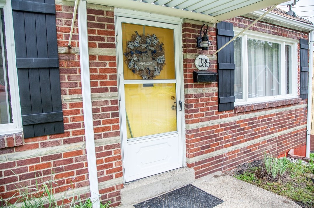 335 Skyview Dr, Pittsburgh, PA 15122-1161