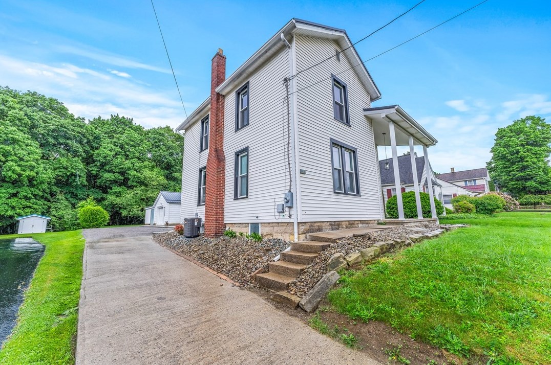 214 Mercer St, Greenville, PA 16125-1987