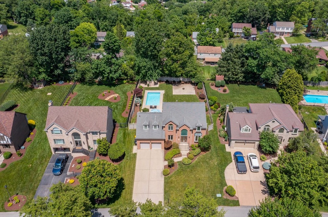 5764 Happy Hills Dr, Bethel Park, PA 15102-2354
