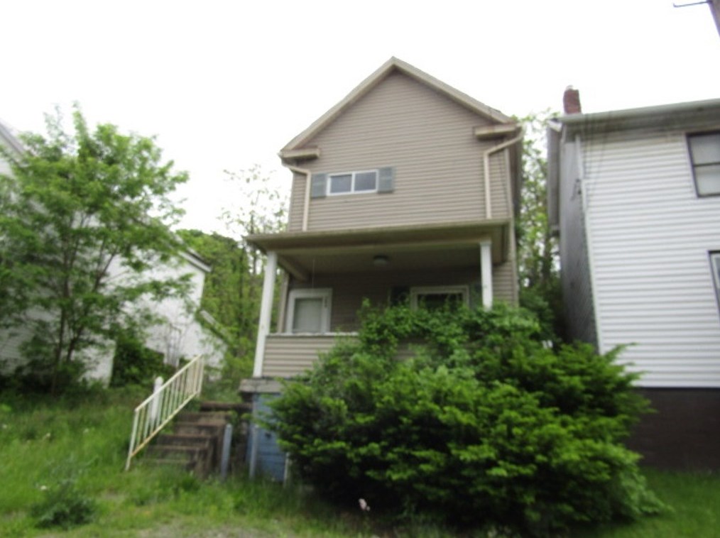 204 N 4th St, Jeannette, PA 15644