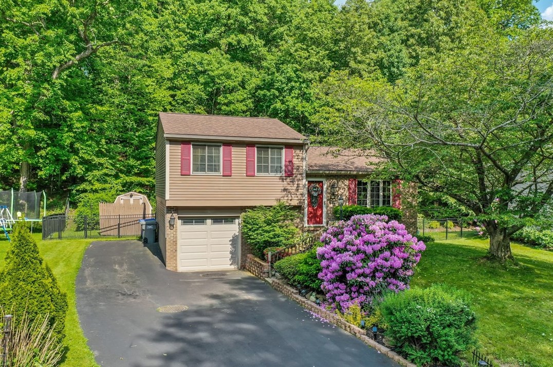 123 Walnut Dr, Baden, PA 15005