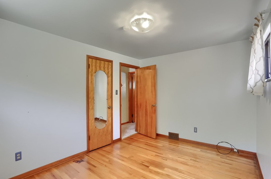 3631 Wallace Dr, Pittsburgh PA 15227-4265 exterior