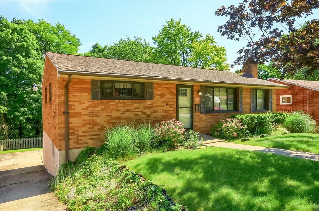 3631 Wallace Dr, Pittsburgh PA 15227-4265 exterior