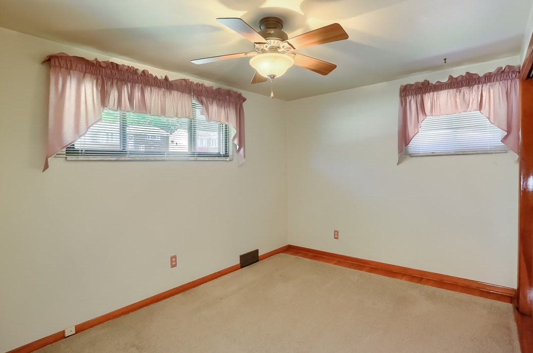 3631 Wallace Dr, Pittsburgh PA 15227-4265 exterior