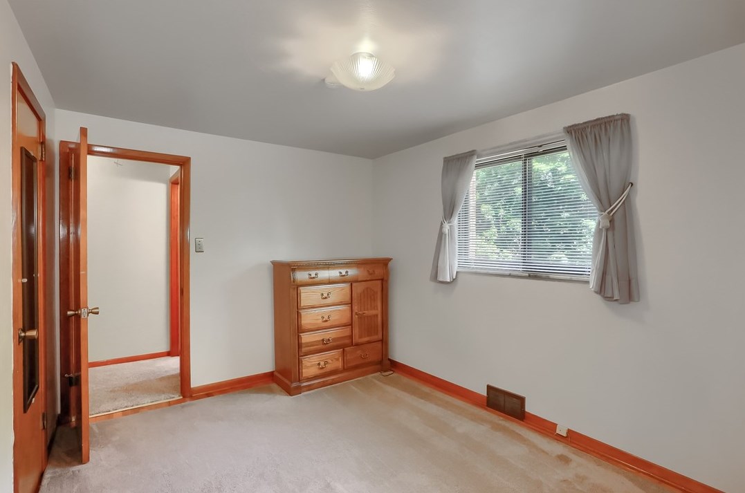 3631 Wallace Dr, Pittsburgh PA 15227-4265 exterior