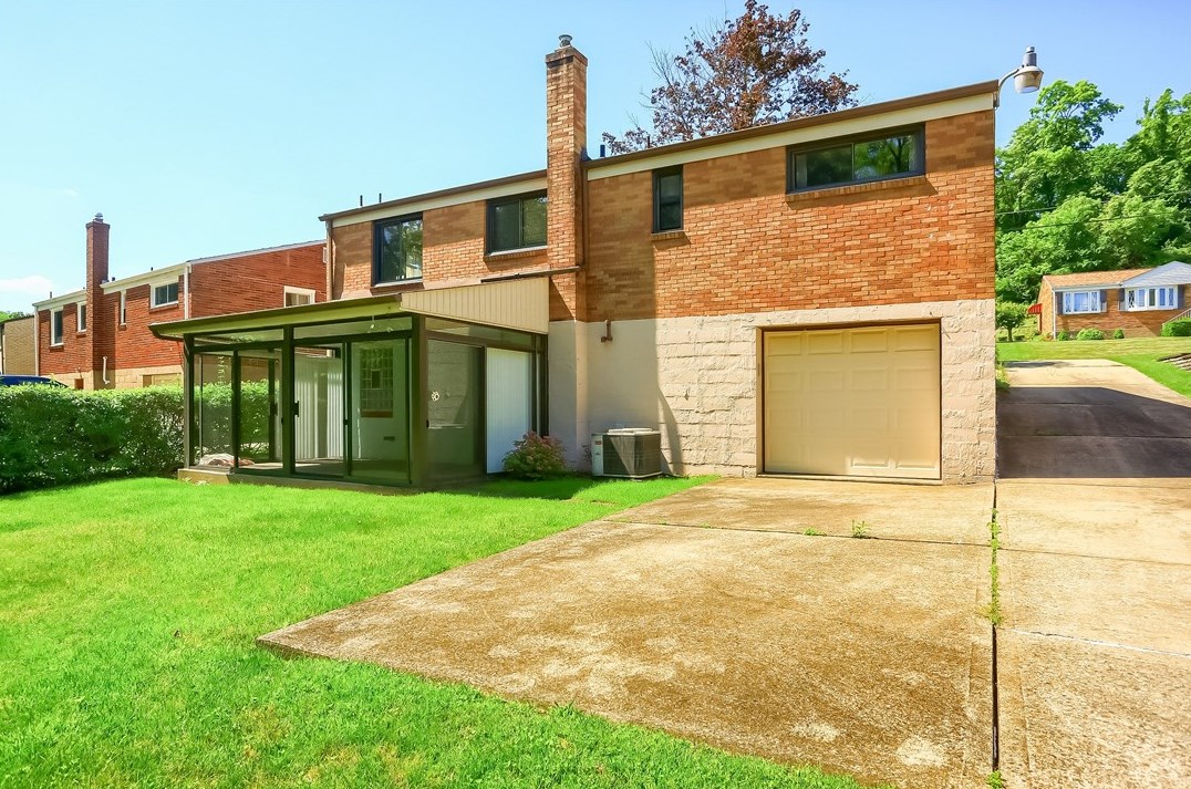 3631 Wallace Dr, Pittsburgh PA 15227-4265 exterior