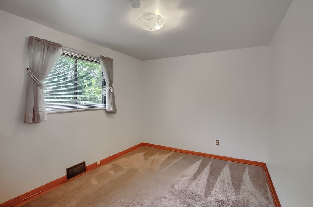 3631 Wallace Dr, Pittsburgh PA 15227-4265 exterior