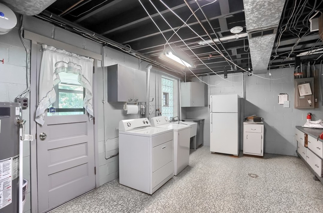 3631 Wallace Dr, Pittsburgh PA 15227-4265 exterior