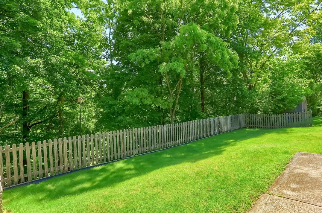 3631 Wallace Dr, Pittsburgh PA 15227-4265 exterior