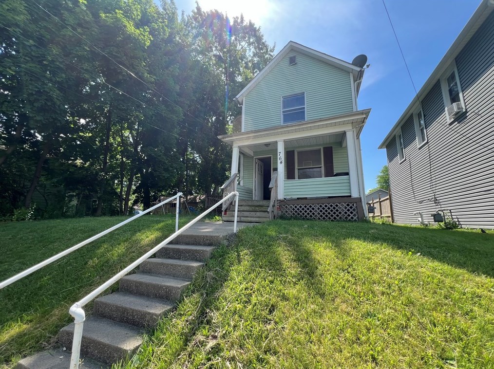 764 Lathrop St, New Castle, PA 16101-4842