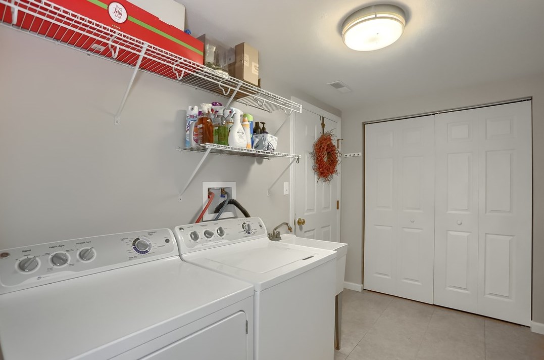 493 Stone Cliff Ln, Butler PA 16001-7302 exterior