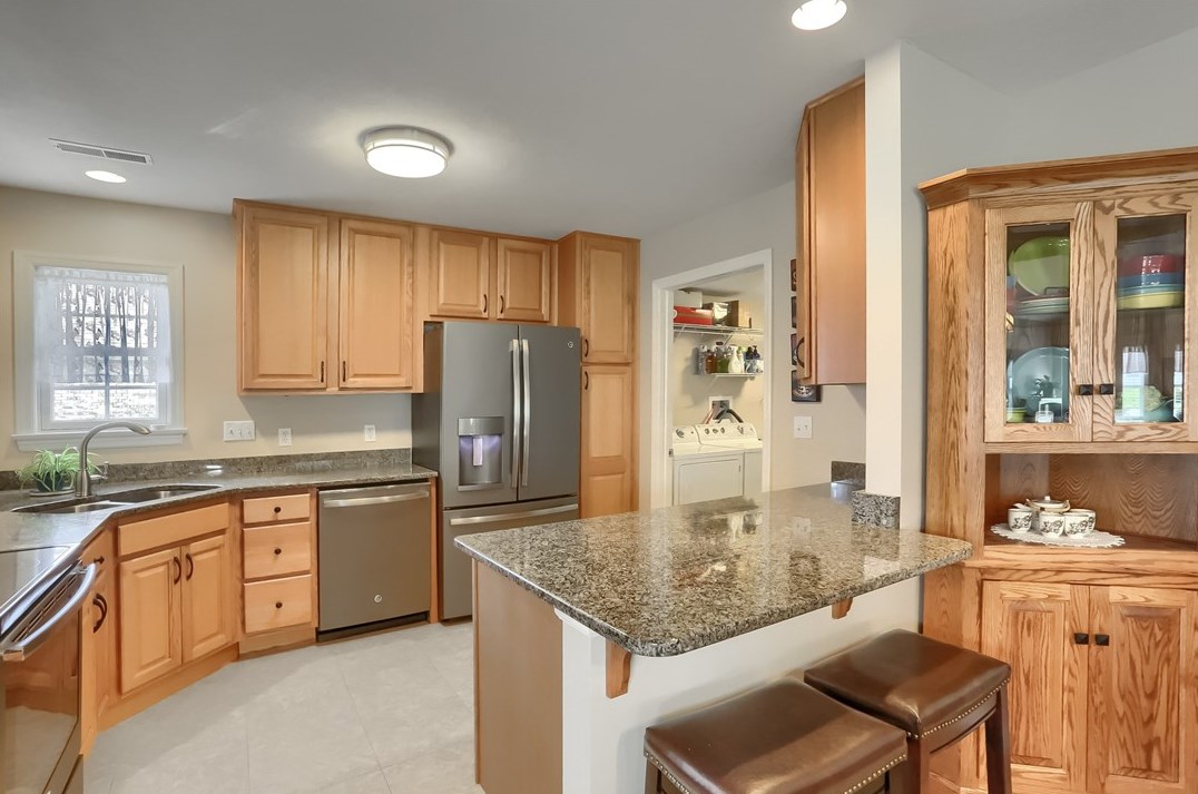 493 Stone Cliff Ln, Butler PA 16001-7302 exterior