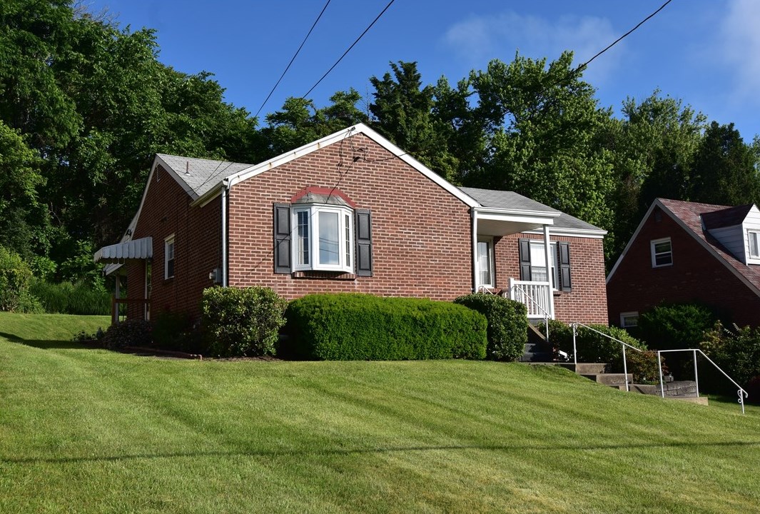 4716 Poplar St, Pittsburgh, PA 15122