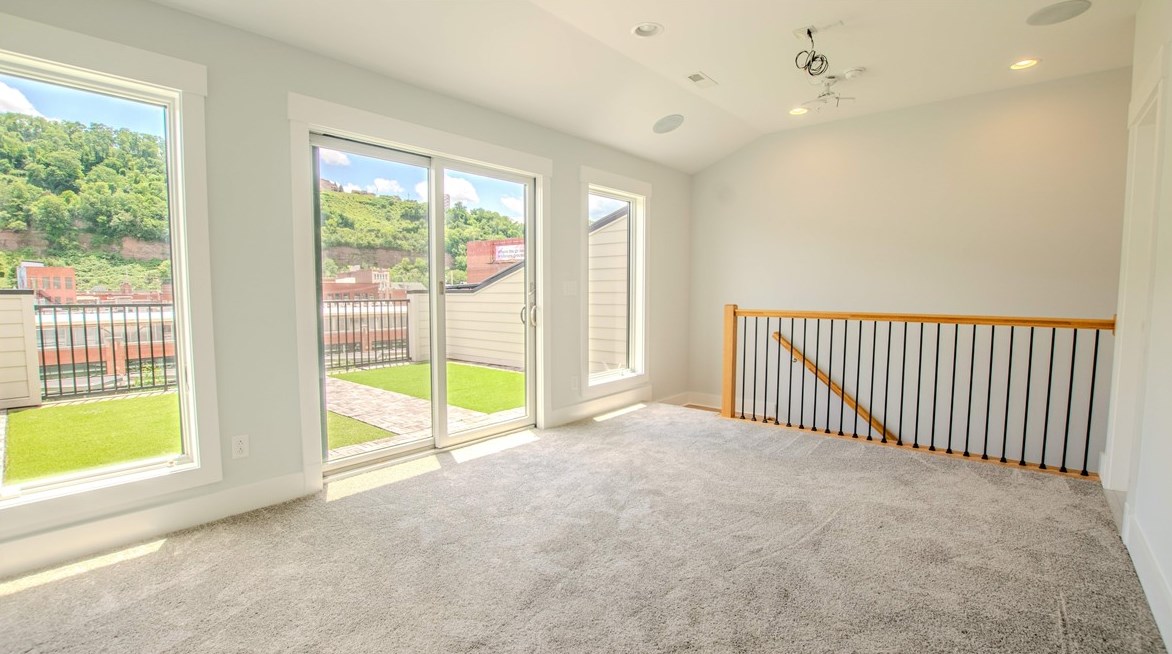 1916 Waterfront Pl, Pittsburgh PA 15222-4214 exterior