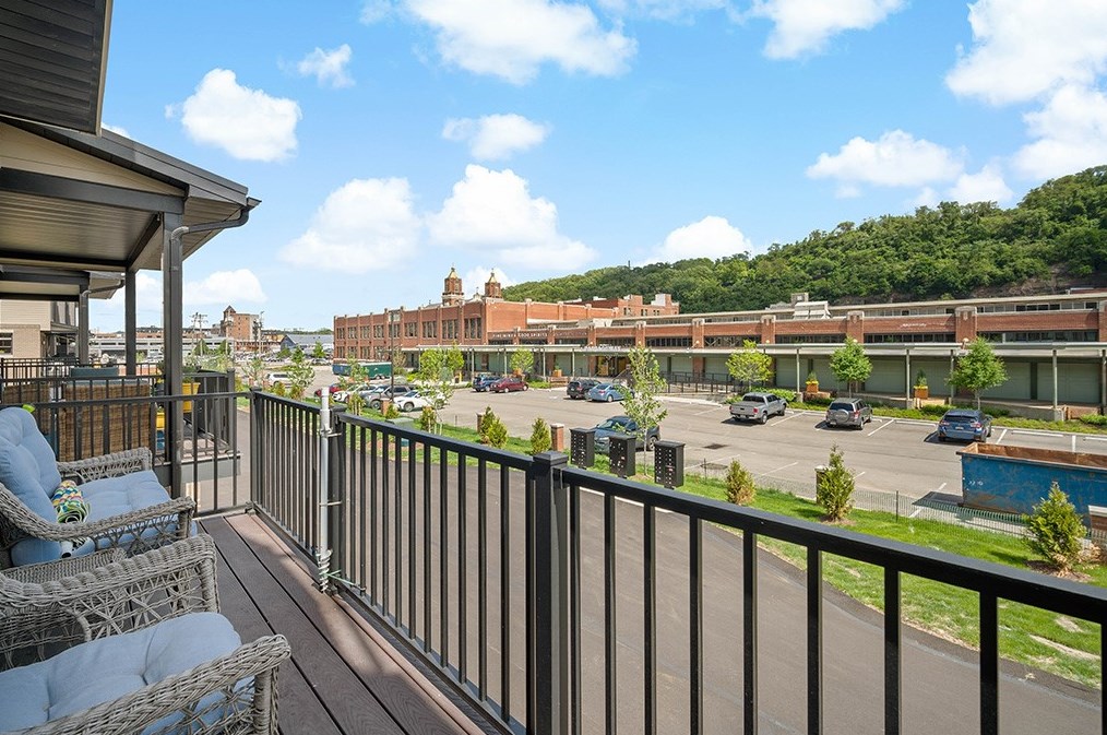 1916 Waterfront Pl, Pittsburgh PA 15222-4214 exterior