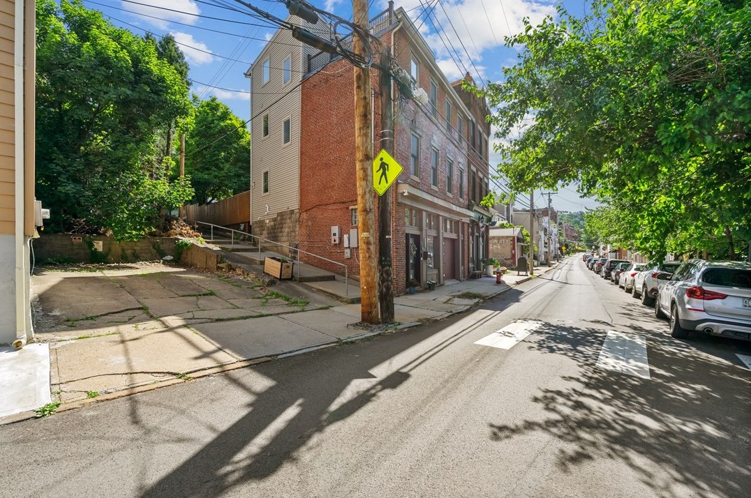 128 Pius St, Pittsburgh, PA 15203-1619